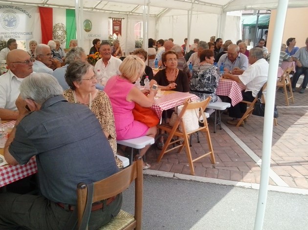 I numerosi Soci partecipanti alla Festa festa mantovana2